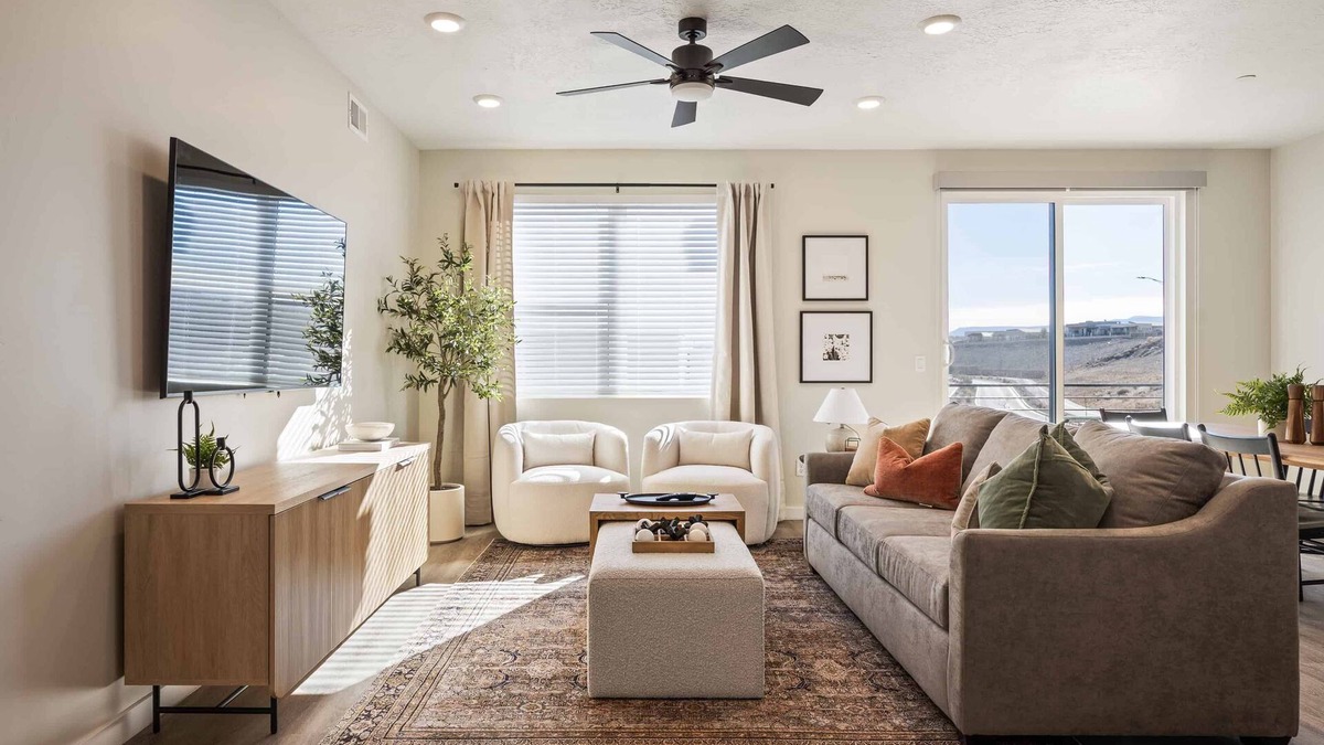 St. George Condo | Drop it like it's Hot: Desert Color Lagoon + Beaches