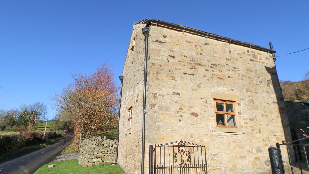 Wolsingham Cottage | DROVER'S COTTAGE, pet friendly, with a garden in Wolsingham