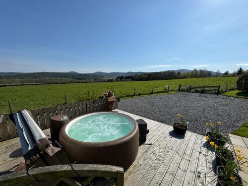 Banchory Apartment | Drumhead Cottage Finzean, Banchory Aberdeenshire Self Catering with Hot Tub