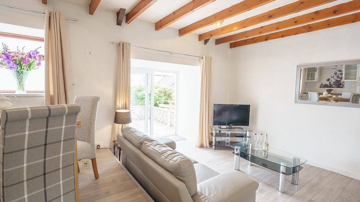 Thornhill Cottage | Drumlanrig Cottage - a cottage that sleeps 4 guests in 2 bedrooms
