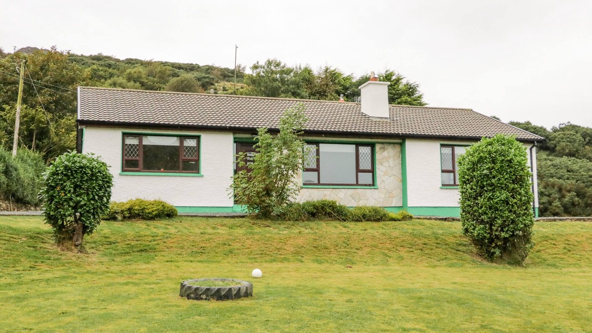 Donegal Cottage | DRUMORE HOUSE, pet friendly in Carrigart, County Donegal
