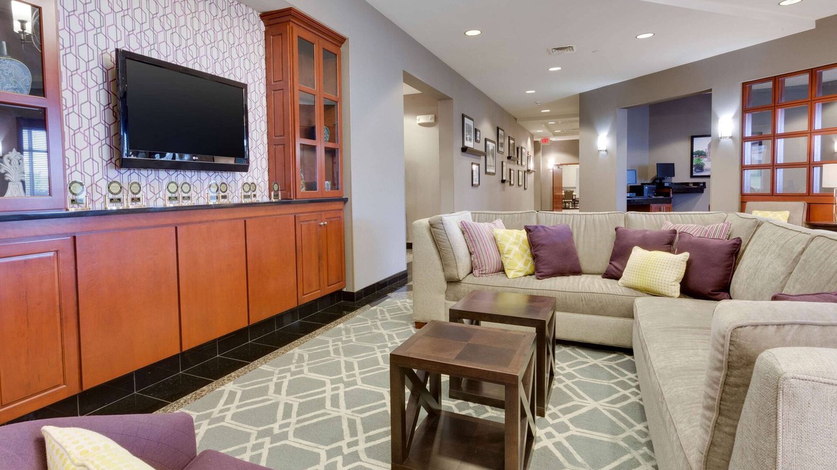 Franklin Hotel | Drury Inn & Suites Middletown Franklin