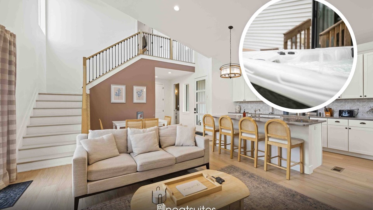Dry Ridge House | Dry Ridge Retreat - Near Ark - with Hot Tub