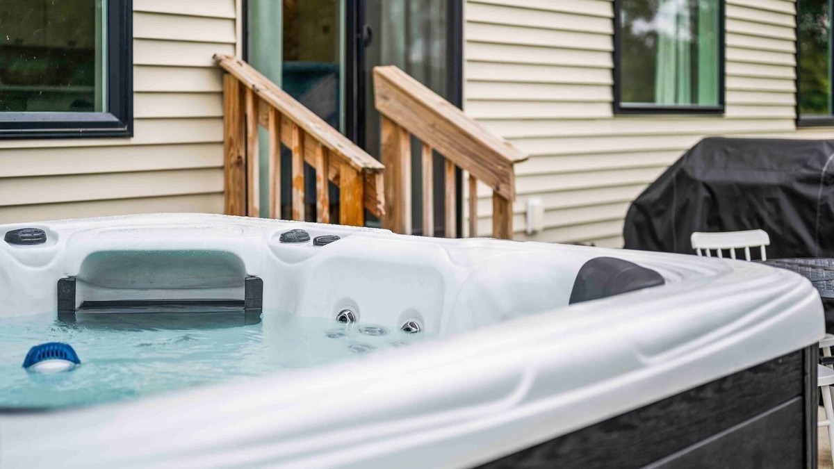 Dry Ridge House | Dry Ridge Village - 3 Houses - Close to Ark- Hot Tubs