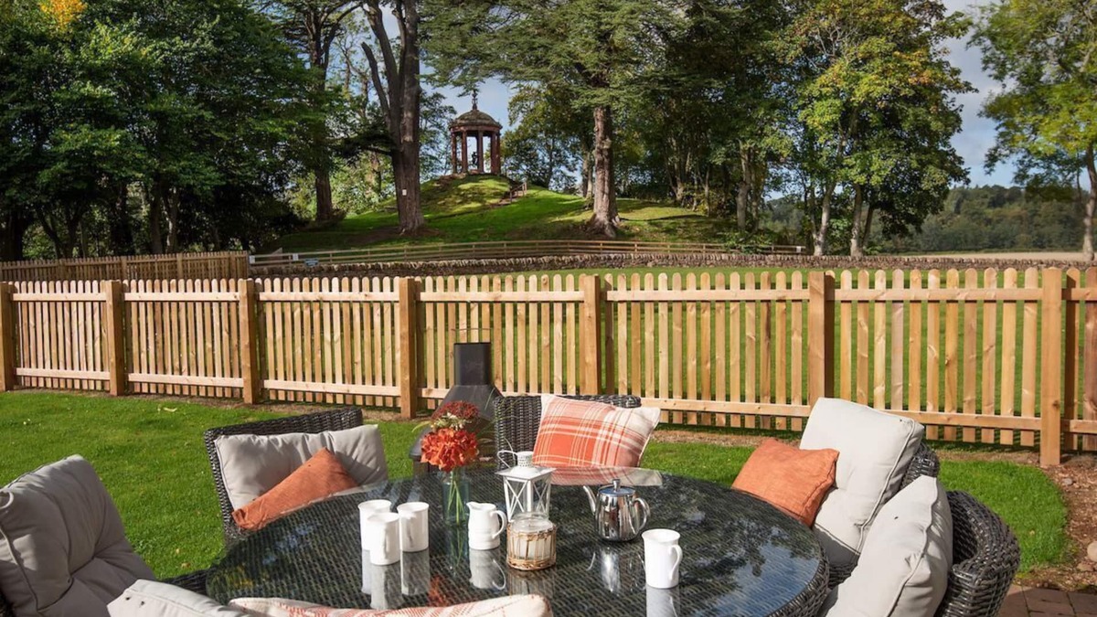 Melrose Cottage | DRYBURGH STEADING FOUR - by the River Tweed at Dryburgh, sleeping 4