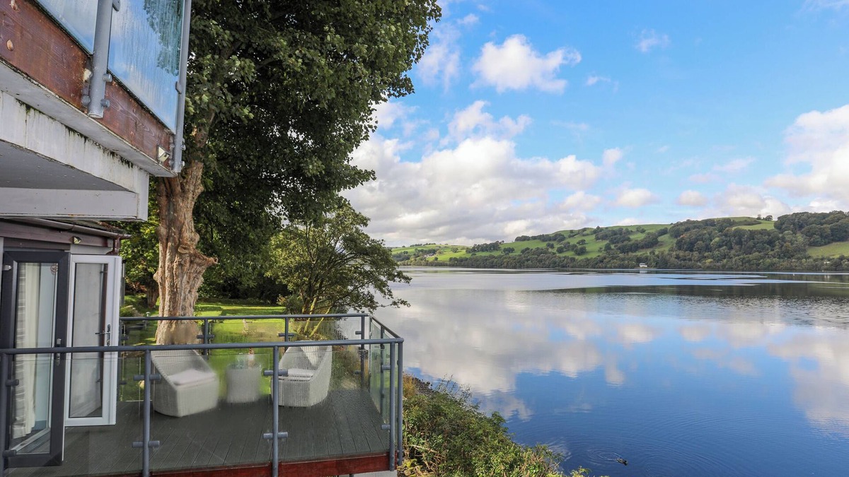 Llanycil Cottage | DRYSGOL LAKESIDE - BALA LAKE, romantic in Bala