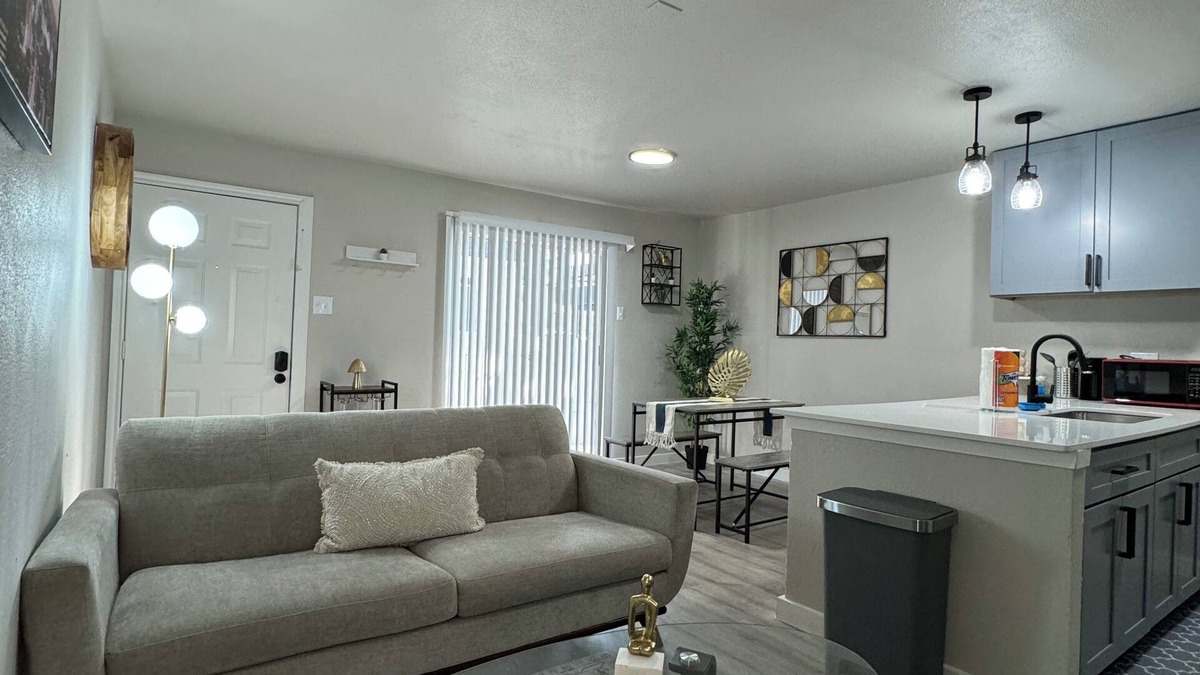 Park Central Apartment | DT Dallas Chic 1BD APT