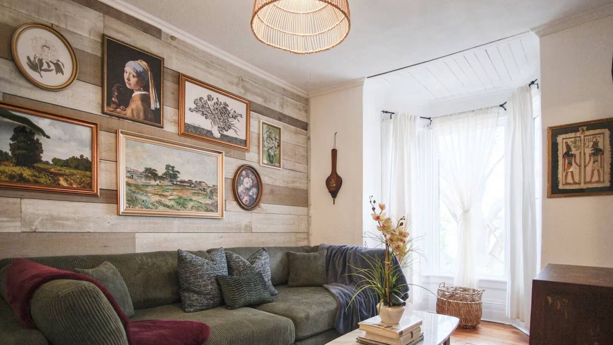 Bowmanville House | DT Retreat : Firepit, Backyard, Arcade