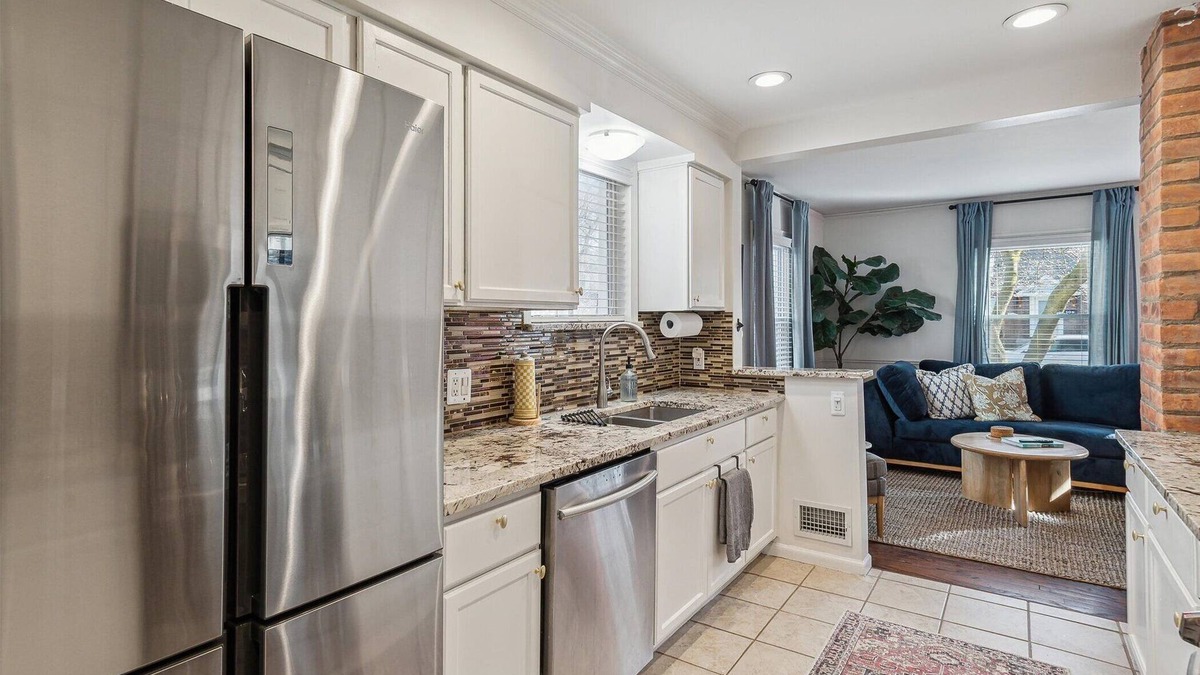 Royal Oak House | DT Royal Oak 5 Mins /King /Smart TV /Washer & Dryer