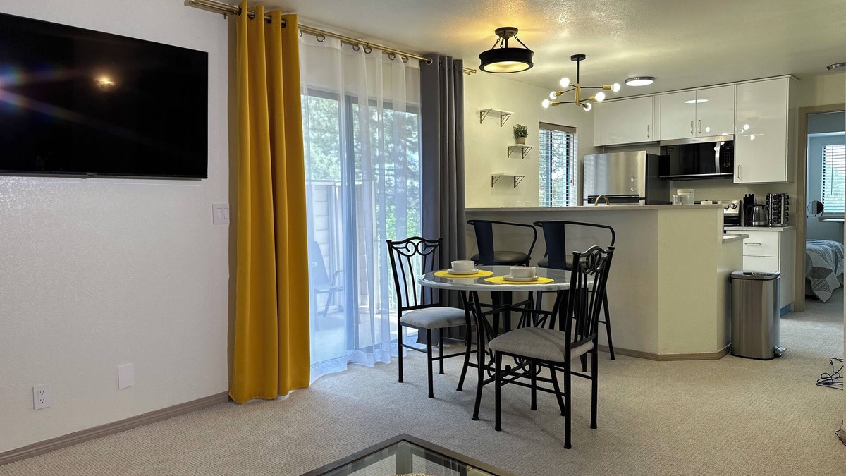 Greenwood Village Condo | DTC 1bed 1bath condo I Free Parking I Pool I Private Patio I No Stairs