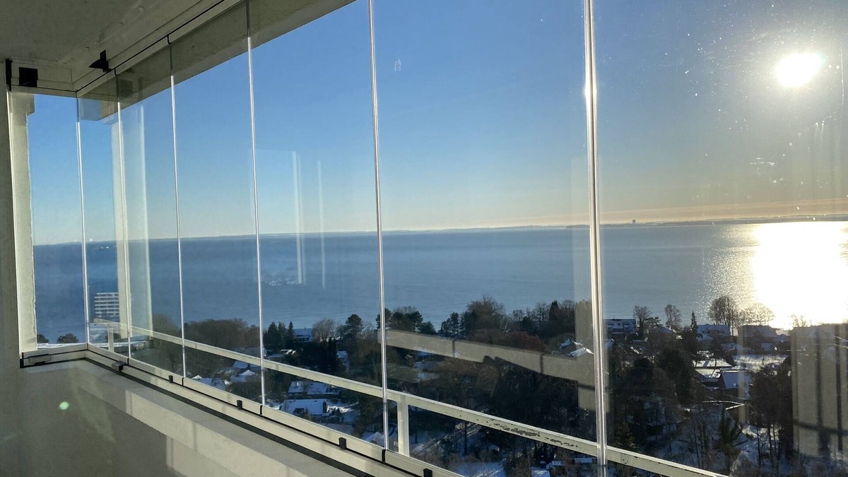 Sierksdorf Apartment | DTV * - look directly at the sea from your bed - one-room apartment, superbly furnished,
