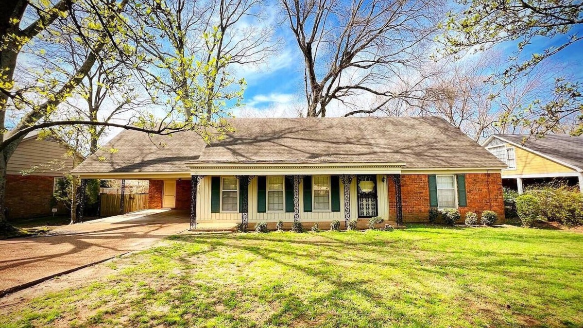 East Memphis House | Dual 9BR Memphis Getaway+Games+Backyard+PrimeLoc
