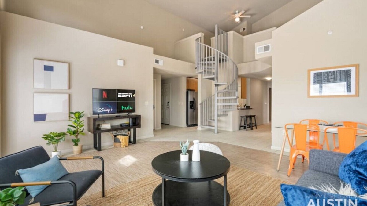 Pemberton Heights Apartment | Dual Apts in Downtown Austin | Perfect for Groups