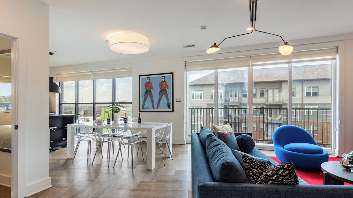 Historic Edgefield House | Dual Bachelor Pads w/Rooftop Lounge & Games | Sleeps 26 | 5 Min to Broadway