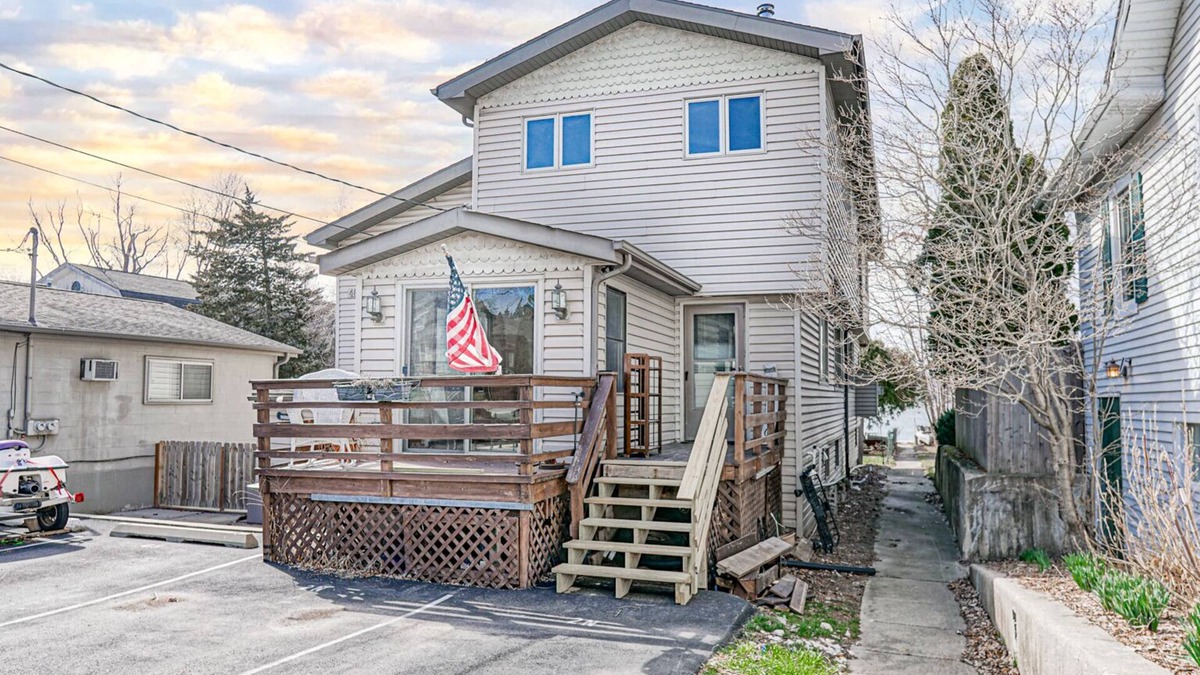 Fox Lake House | Dual Lake Houses on Mineola Bay