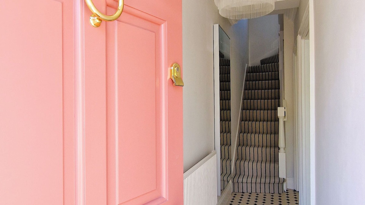 Ballsbridge House | Dublin Docklands Gem: Victorian House with Cozy Fireplace