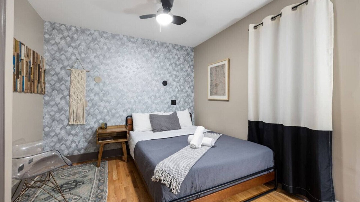 Bronzeville Bed & Breakfast | Dubois Guest House Room 101