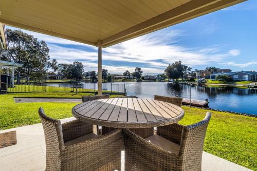 Sussex Inlet House | Duck Inn