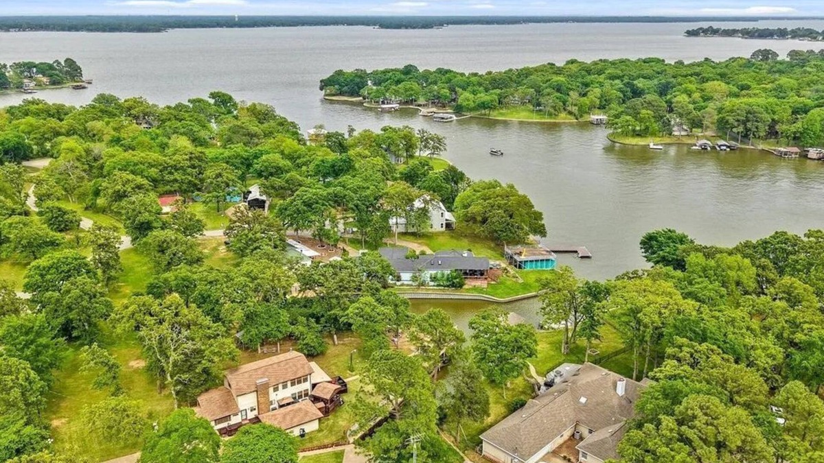 Tool House | Duck Inn Lakefront Retreat on Cedar Creek Lake 4BR/3BA Dock + Spacious Yard
