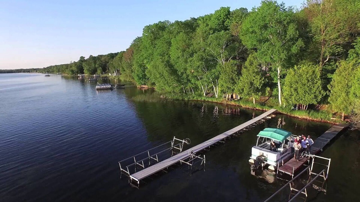 Grawn House | Duck Lake Escape🌊 Lake Access, Minutes to Traverse City, Kayaks
