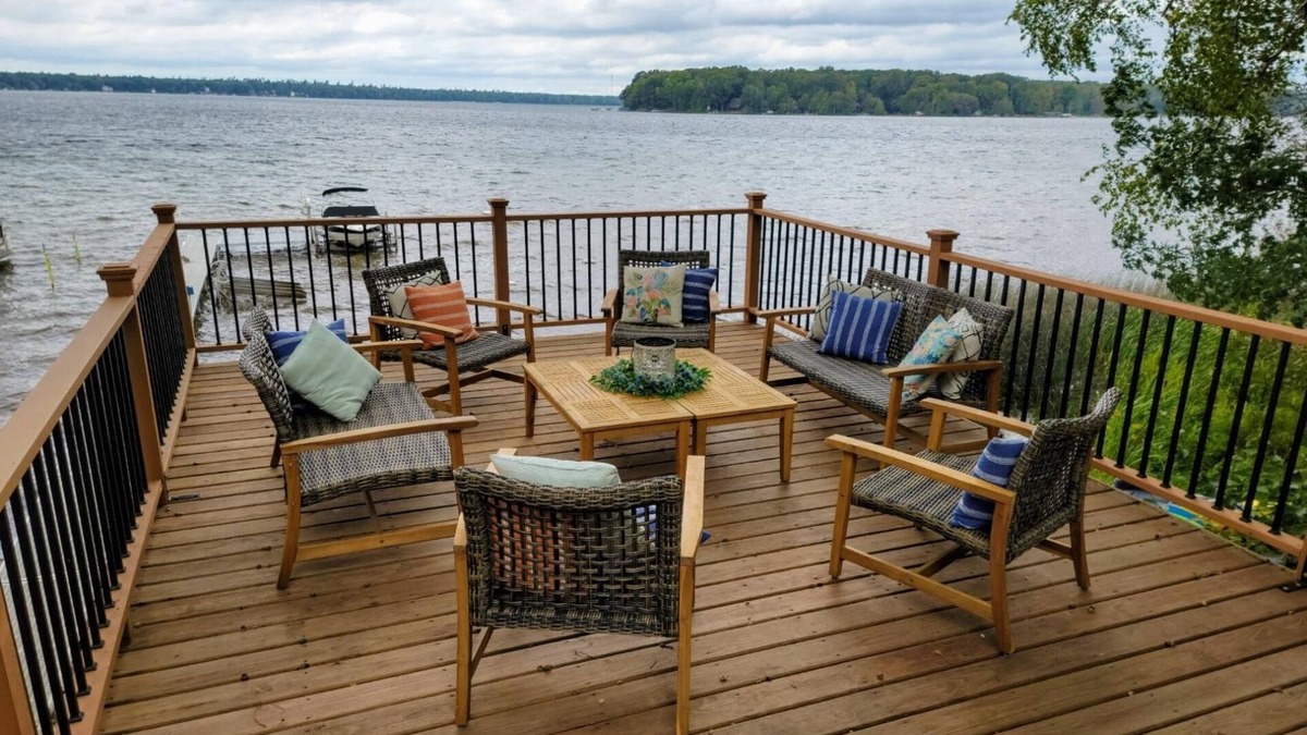 Grawn House | Duck Lake Landing 6 Bedrooms/3Baths /Sleeps 12 - Minutes to Traverse City!