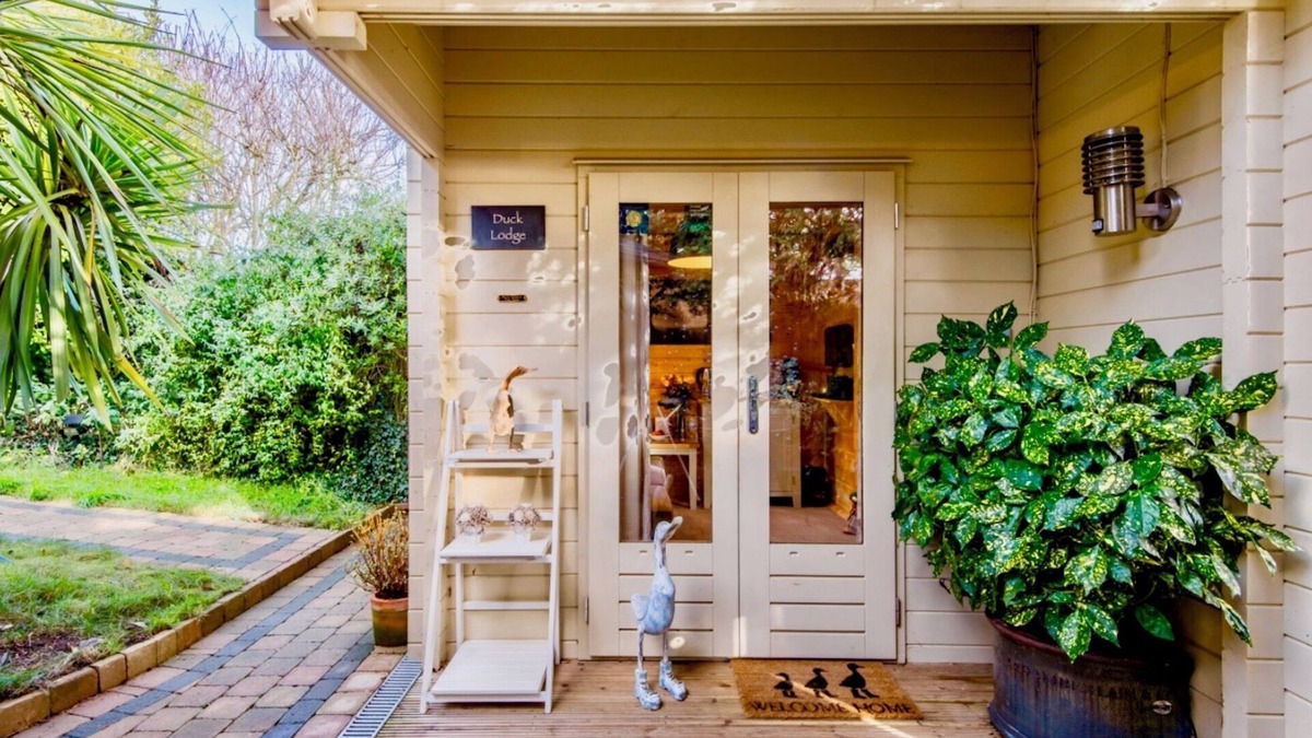 Pyecombe Apartment | Duck Lodge B&B Luxury Log Cabin