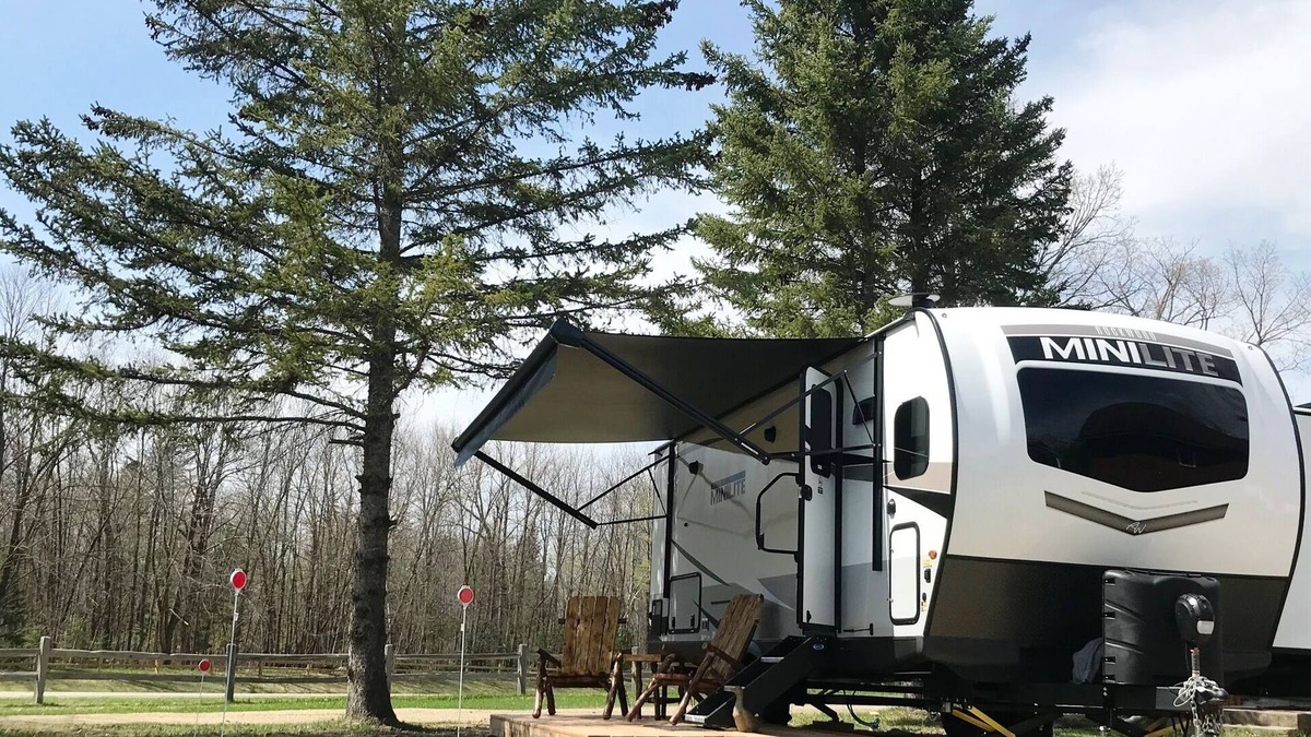 Federal Dam House | Duck Pond Camper - 3 blocks from the iconic Federal Dam and Leech Lake!