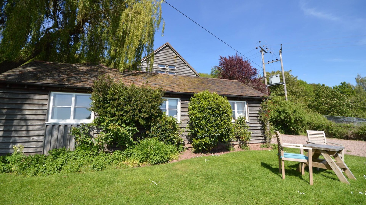 Hay-on-Wye Cottage | Duckpond Cottage - sleeps 2 guests in 1 bedroom