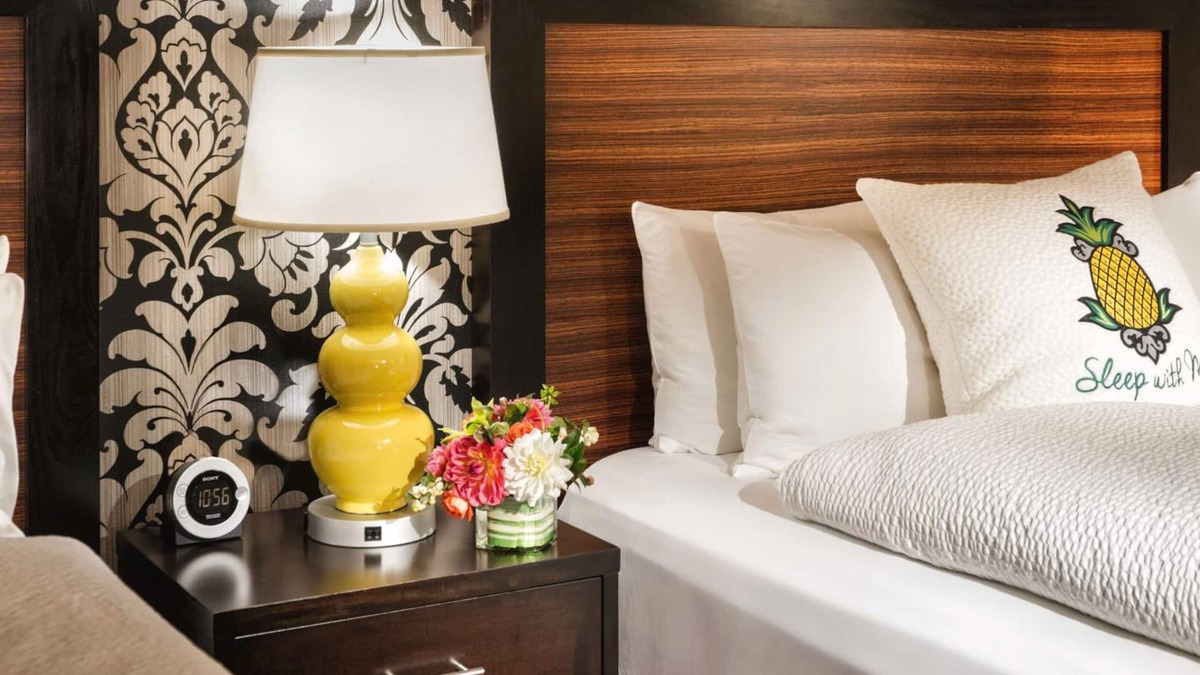 Lower Queen Anne Hotel | Duet Two Queen at The Maxwell: Pool, Family Room, Steps from Space Needle