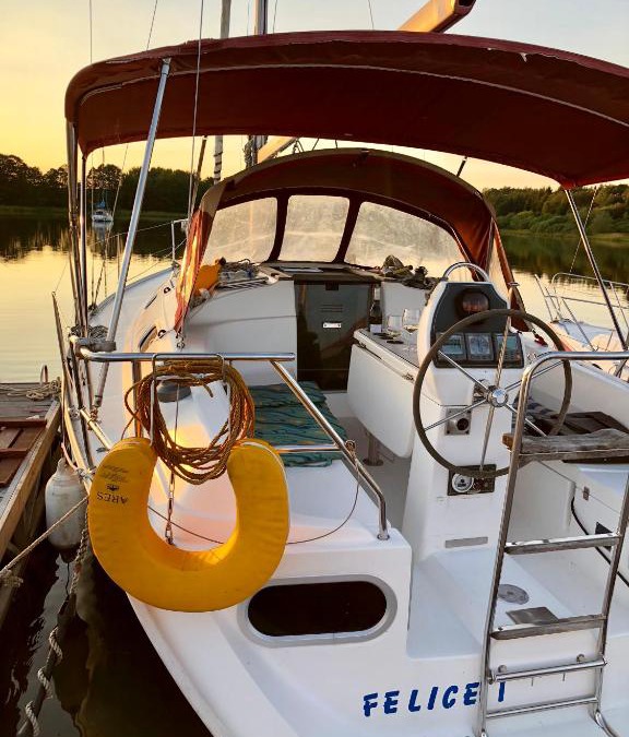 Frymburk Boat Rental | Dufour Gib Sea 33 (Felice)