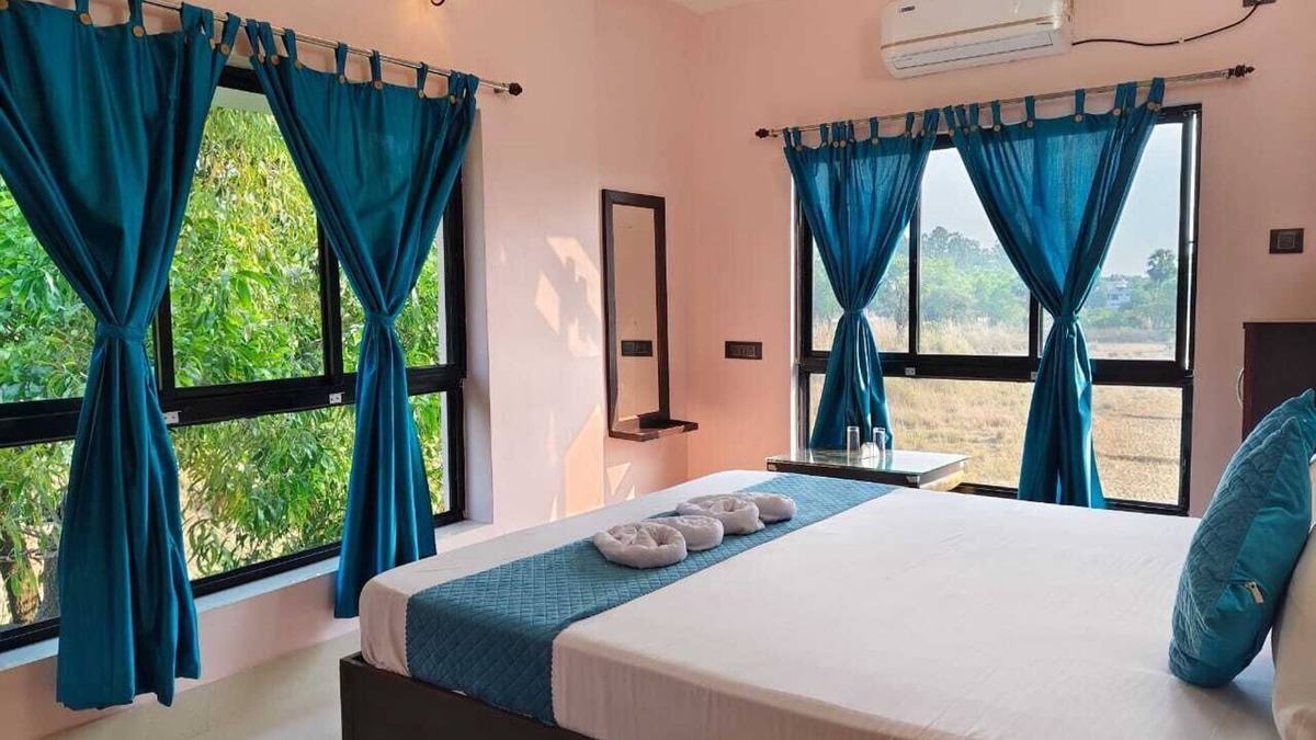 Bolpur Hotel | Dui Kanya Henshel Ghar