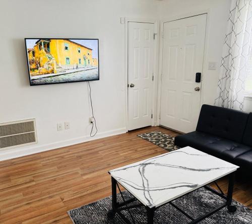 Charlotte House | DukeHaven near Northlake, Uptown, Route to Airport