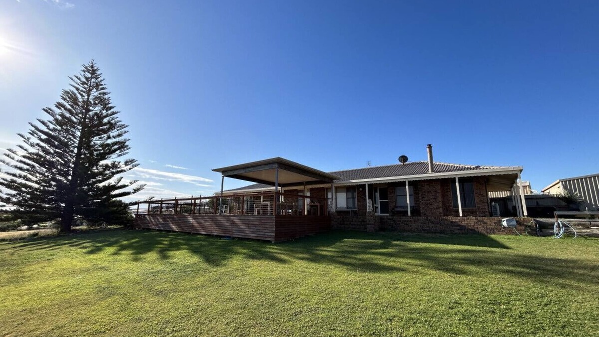 North Beach House | Dukes of Yorkes - Wallaroo Beach Frontage - Entire Home