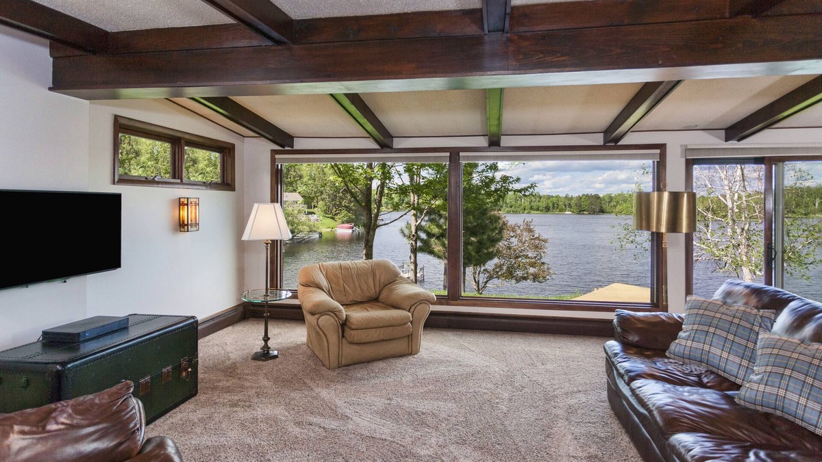 Duluth House | DULUTH LAKE HOME GREAT FAMILY GATHERING ON BEAUTIFUL LAKE INCLUDING A DOCK.