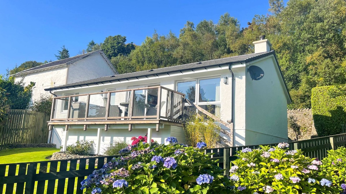 Strone Cottage | Dunbheag Cottage - waterfront, seaviews, sleeps 4 guests