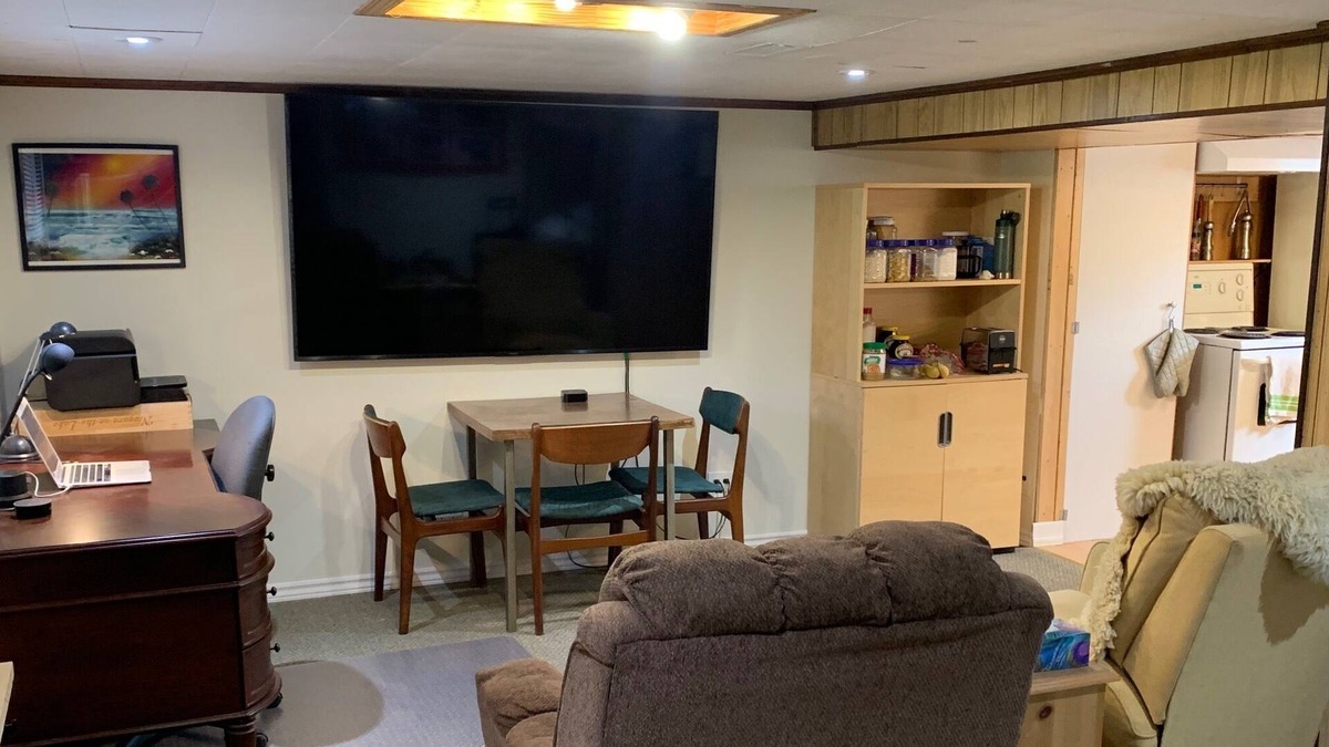 Dundas Apartment | Dundas Guest Suite for rent