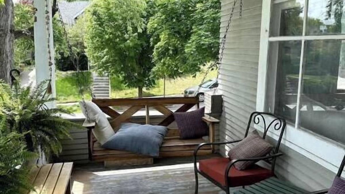 Dundee-Happy Hollow Historic District House | Dundee Charmer in the heart of Historic Dundee, close to CWS