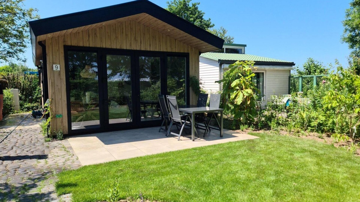 Egmond-Binnen House | Dune lodge directly against the dunes for 4 persons. Near the Beach. Alkmaar Cheese Market.