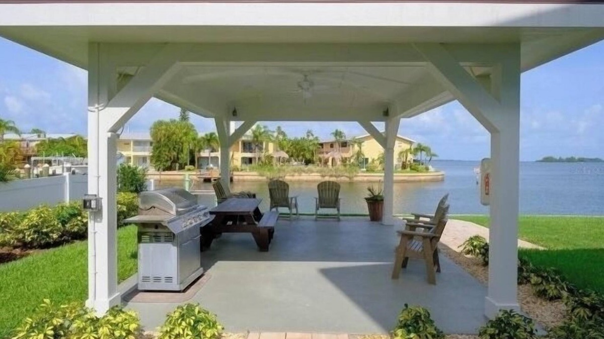 Dunedin Condo | Dunedin Causeway Waterfront Community Completely Remodeled 2Bed/2Bath Pool/Bikes