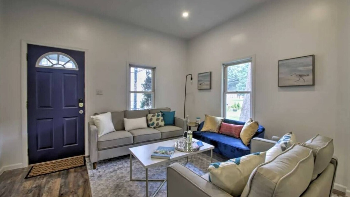 Chesterton House | Dunes Home 3 Bedroom I 2 BHR I 2 Living rooms Home | Valpo University | Dunes