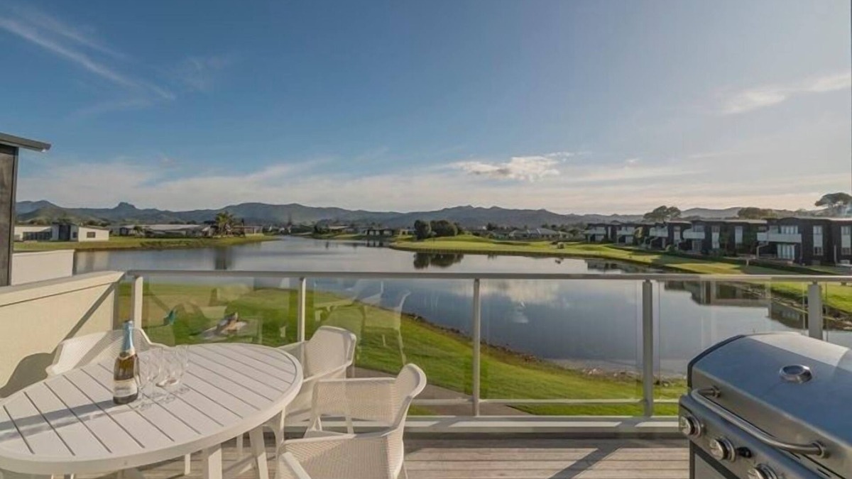 Matarangi Apartment | Dunes Lake View Apartment