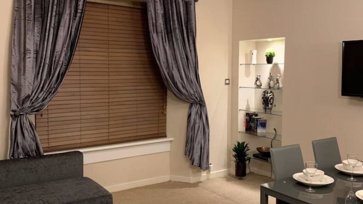 Dunfermline Apartment | Dunfermline GF flat, 5 mins to Train St. & High Stnn