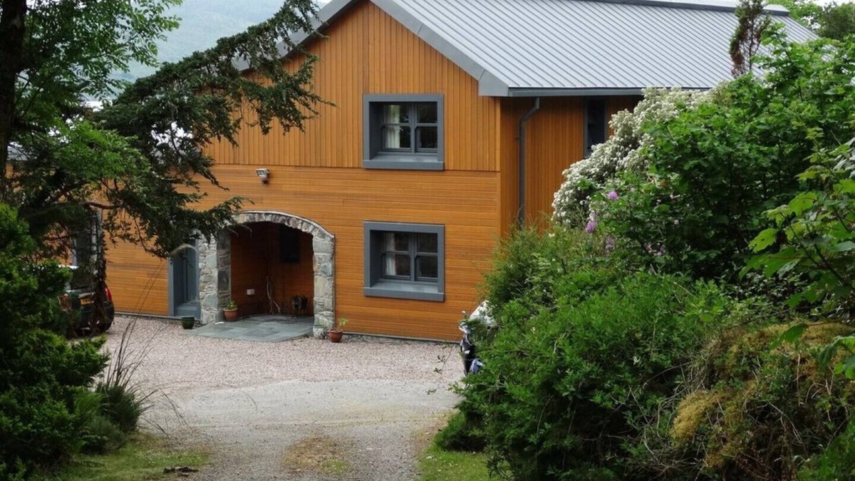 Tarbert House | Dunmore Villa, 6BR Sleeps 12, situated on the loch