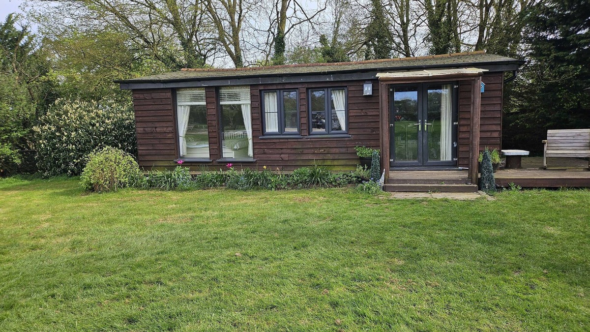 Dunmow Cabin | Dunmow 1-Bed Cabin, Sleeps 4, 10 mins to Stansted