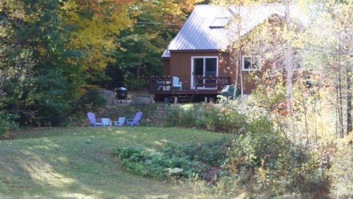 Bartlett House | Dunns' Retreat: Relaxing Family Home with Pond & Mountain Views + Outdoor Shower