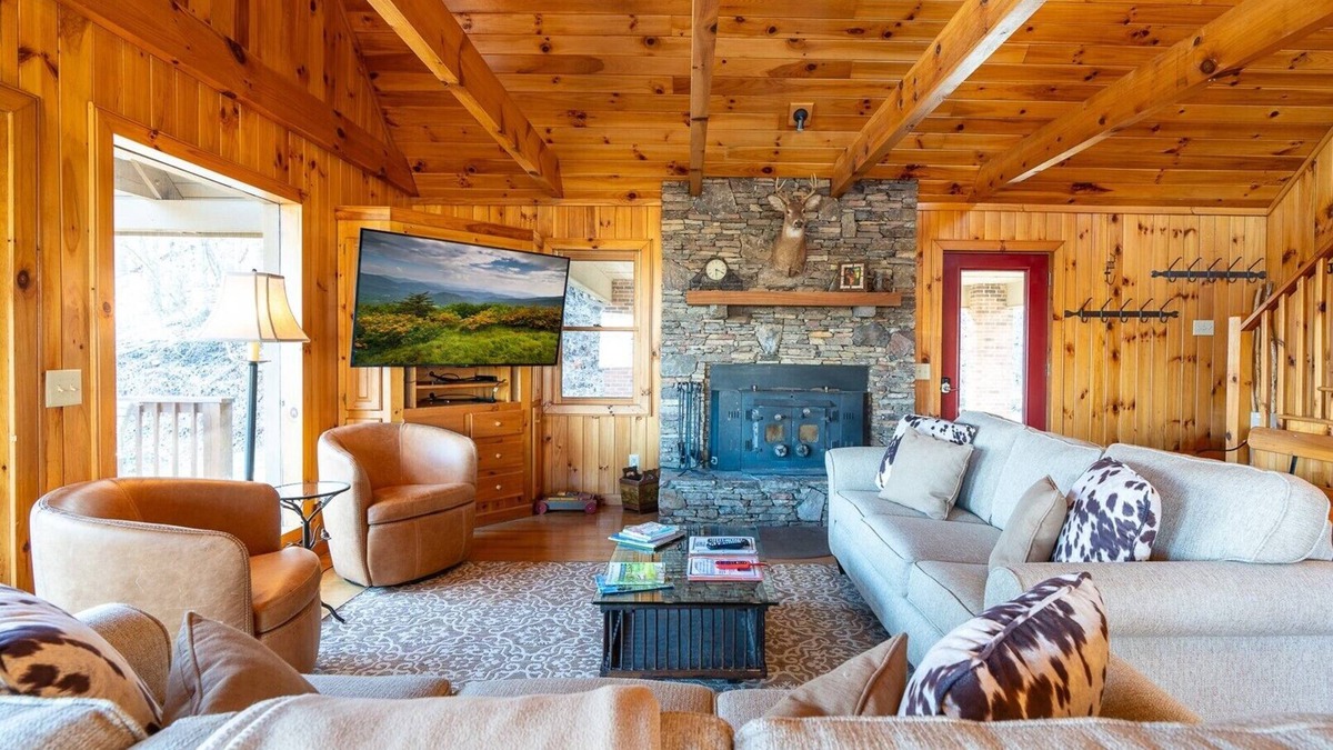 Buck Mountain Cabin | DunRovin-Open for Bookings! LOW RATES-6 BR, Private, Hot Tub, Wi-Fi, AC