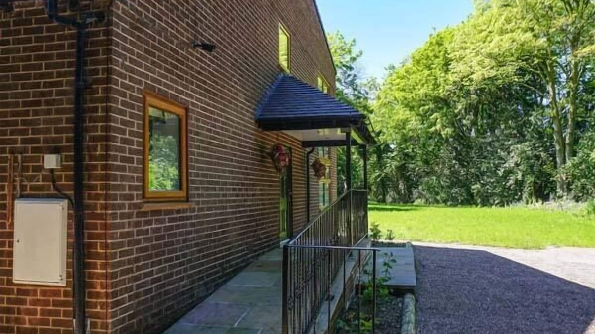 Frodsham Cottage | DUNSDALE LODGE, family friendly, luxury holiday cottage in Frodsham