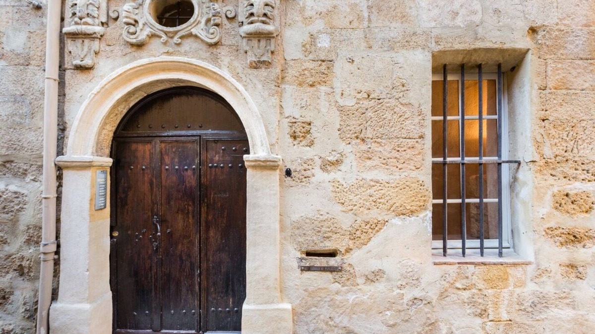 Aix-en-Provence Historic Centre Apartment | Duo-Loft in a historic building in Aix old town, with aircon, enhanced cleaning