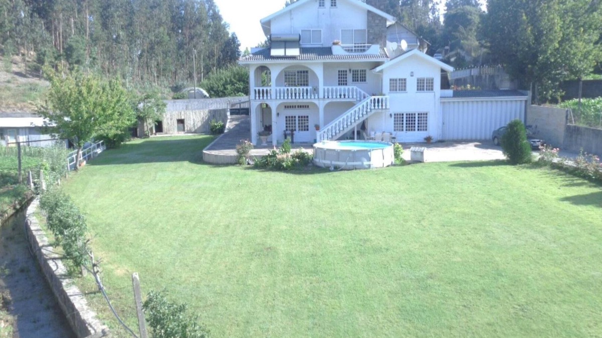 Santa Maria da Feira Apartment | Dupex 4pieces apartment house with 110m between private pool 25 km from Porto