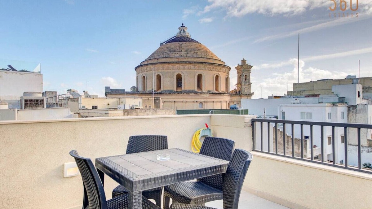 Mosta Apartment | Duplex 2BR penthouse with Balcony, Rooftop & Views